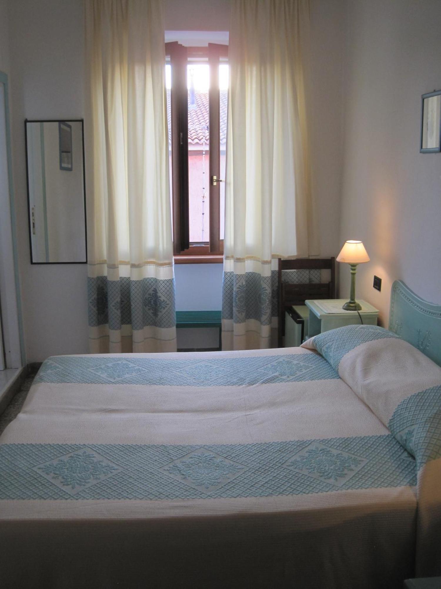 Hotel Moderno Санта-Тереза-Галлура Номер фото