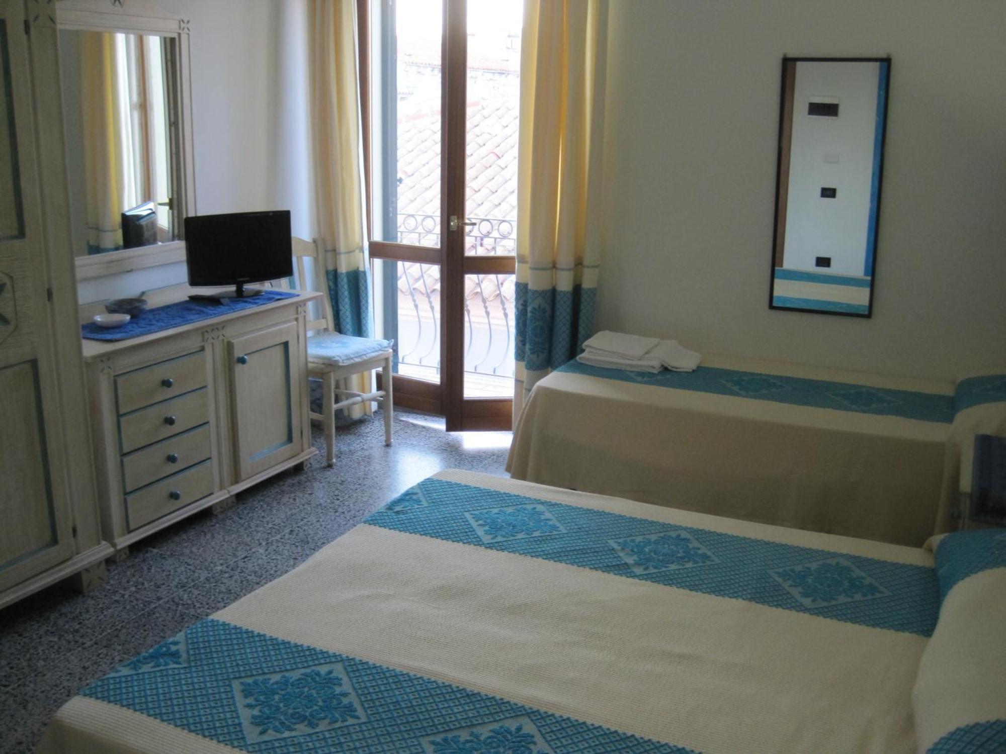 Hotel Moderno Санта-Тереза-Галлура Номер фото