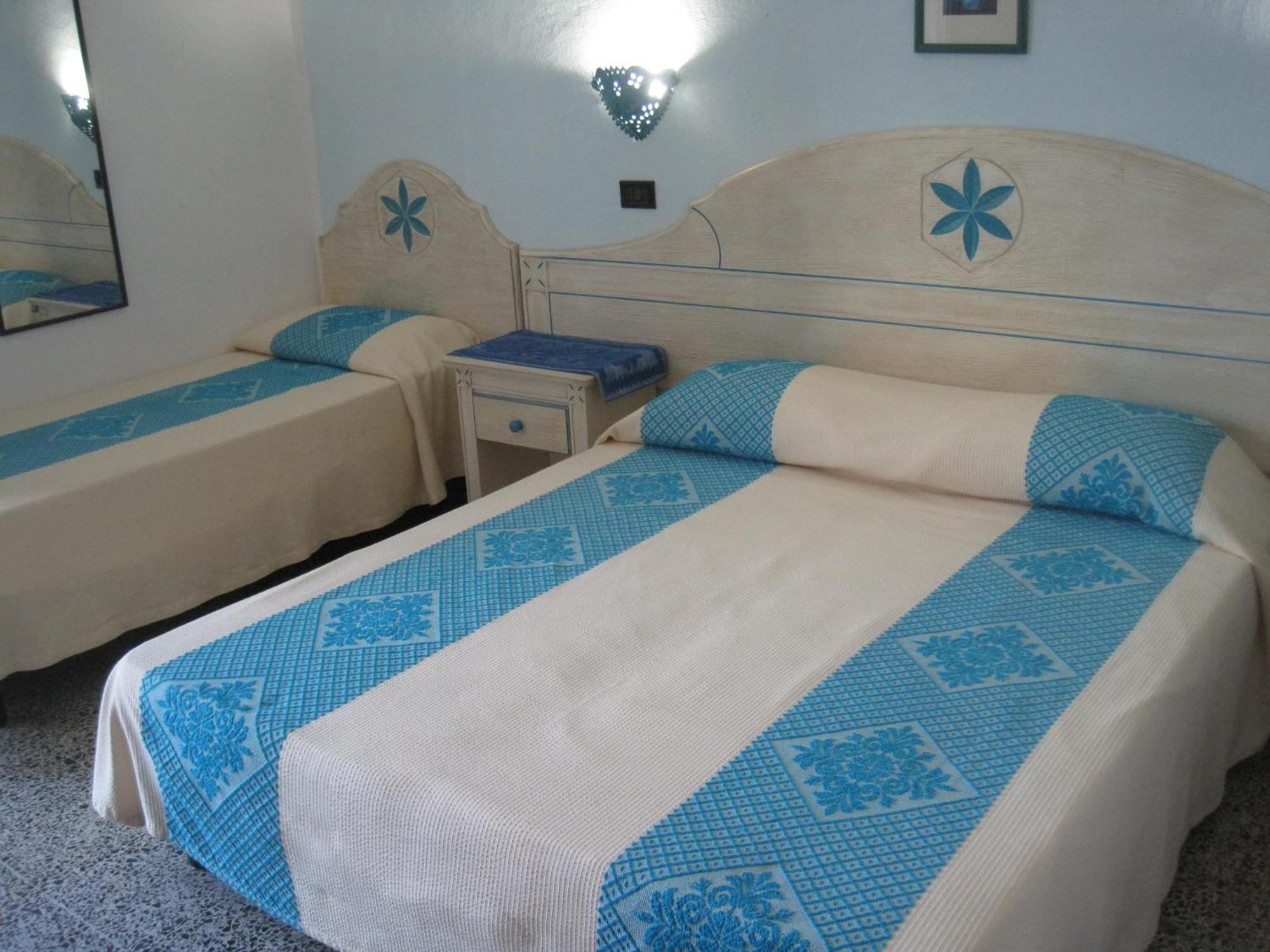 Hotel Moderno Санта-Тереза-Галлура Номер фото