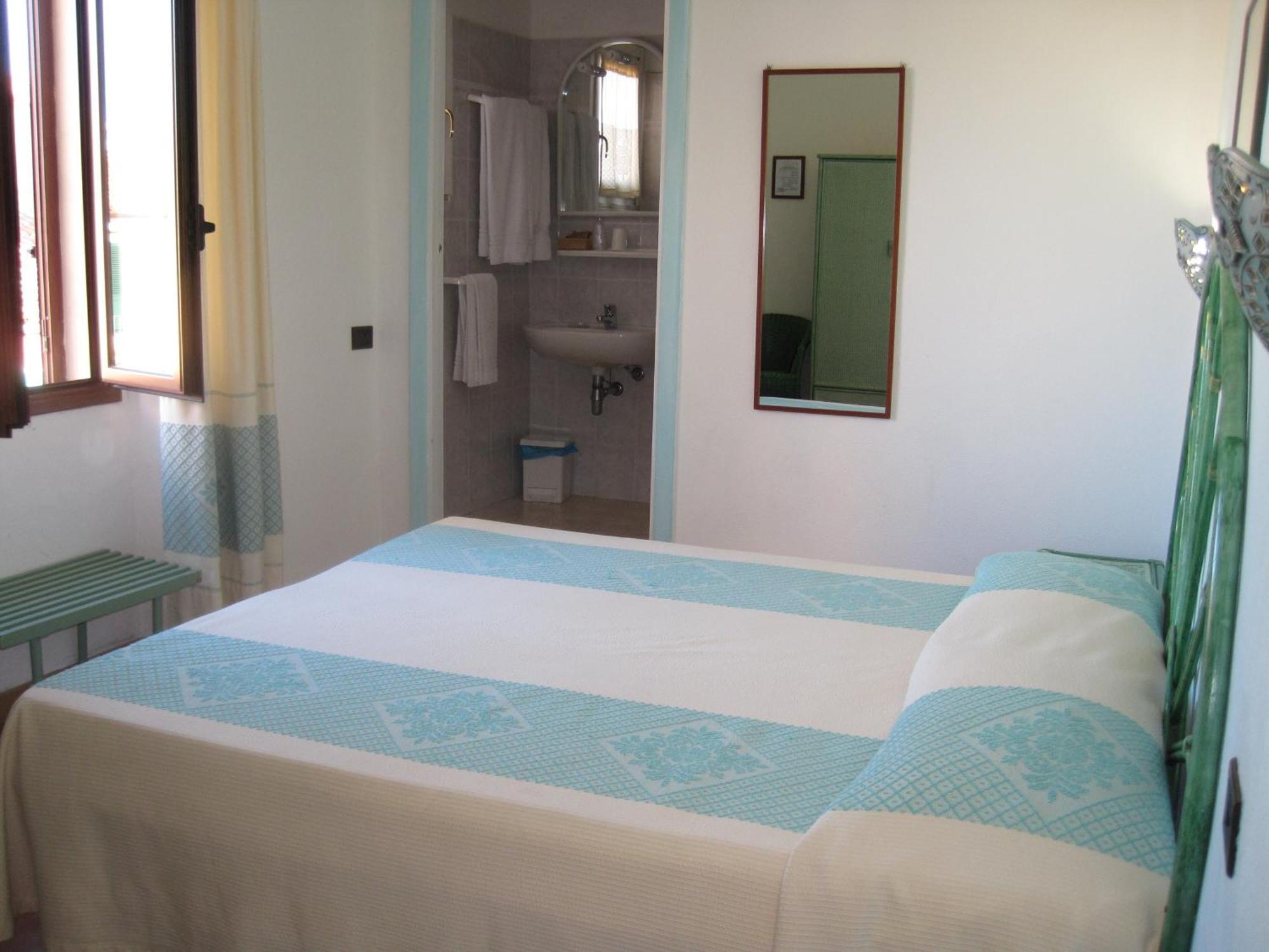 Hotel Moderno Санта-Тереза-Галлура Номер фото