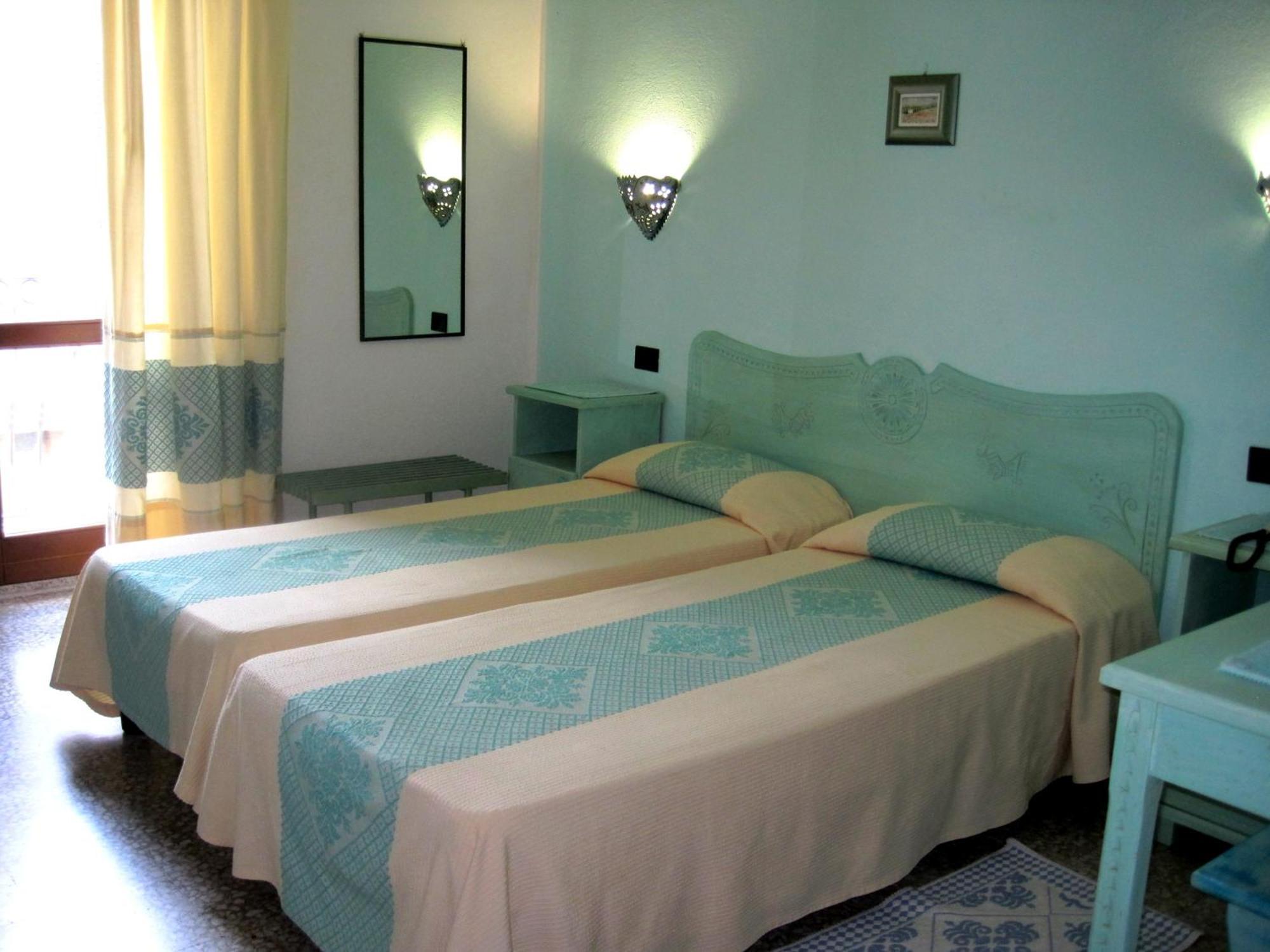 Hotel Moderno Санта-Тереза-Галлура Номер фото