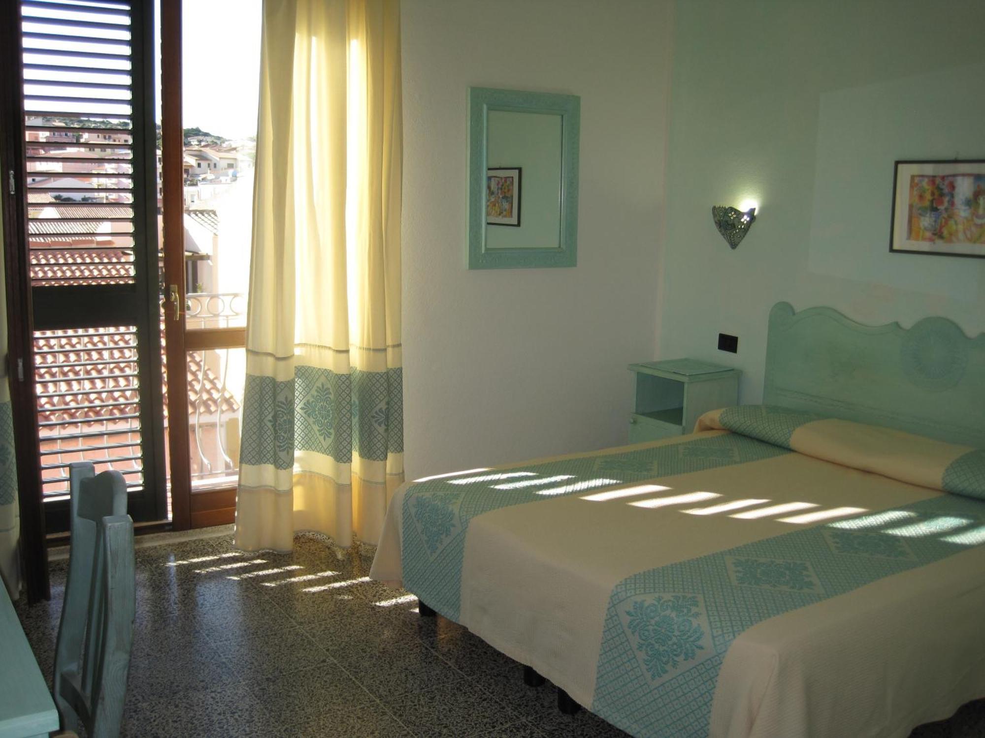 Hotel Moderno Санта-Тереза-Галлура Номер фото